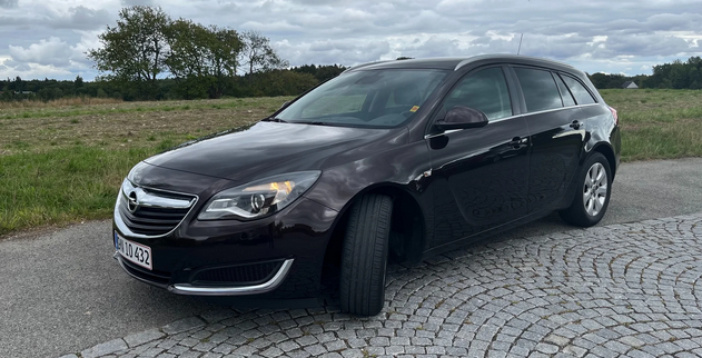 Vil du gerne sidde bag rattet i denne Opel Insignia 1,4 T 140 Edition Sports Tourer eco? I skrivende stund er den til salg på DBA for 129.900 kroner. Den er sat til salg af Peter fra Smørum. 