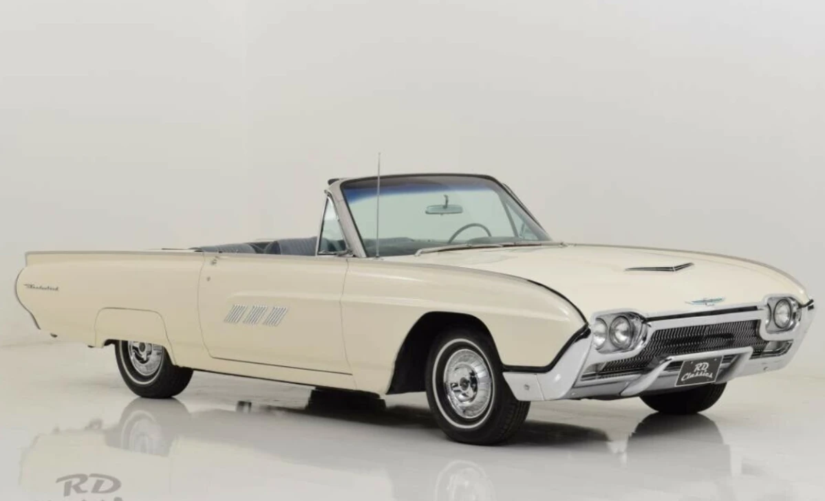 Skal du ud og cruise i denne sjældne Ford Thunderbird?  