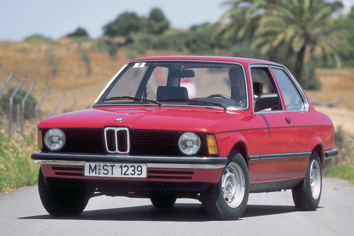 Den første 3-serie fra BMW så dagens lys helt tilbage i 1975. Siden er der solgt over 16 millioner eksemplarer, og dermed er 3-serien den mest solgte BMW-model nogensinde.  PR-foto: BMW