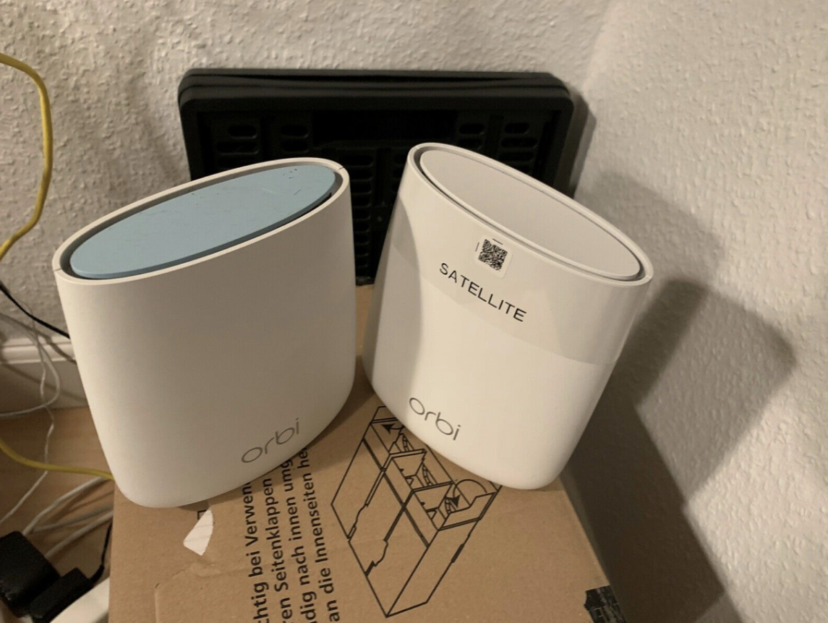 Netgear Orbi vinder mange tests grundet sin høje kvalitet og hastighed. Modellen ac2200 koster 2.499 kroner i butikkerne, men på DBA kan du få et brugt sæt til 1.400 kroner