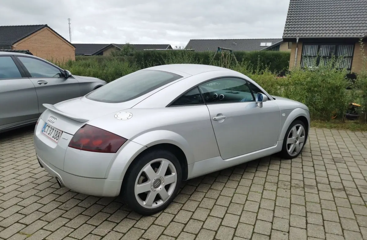 Stefan fra Middelfart sælger denne Audi TT for 49.900 kroner.