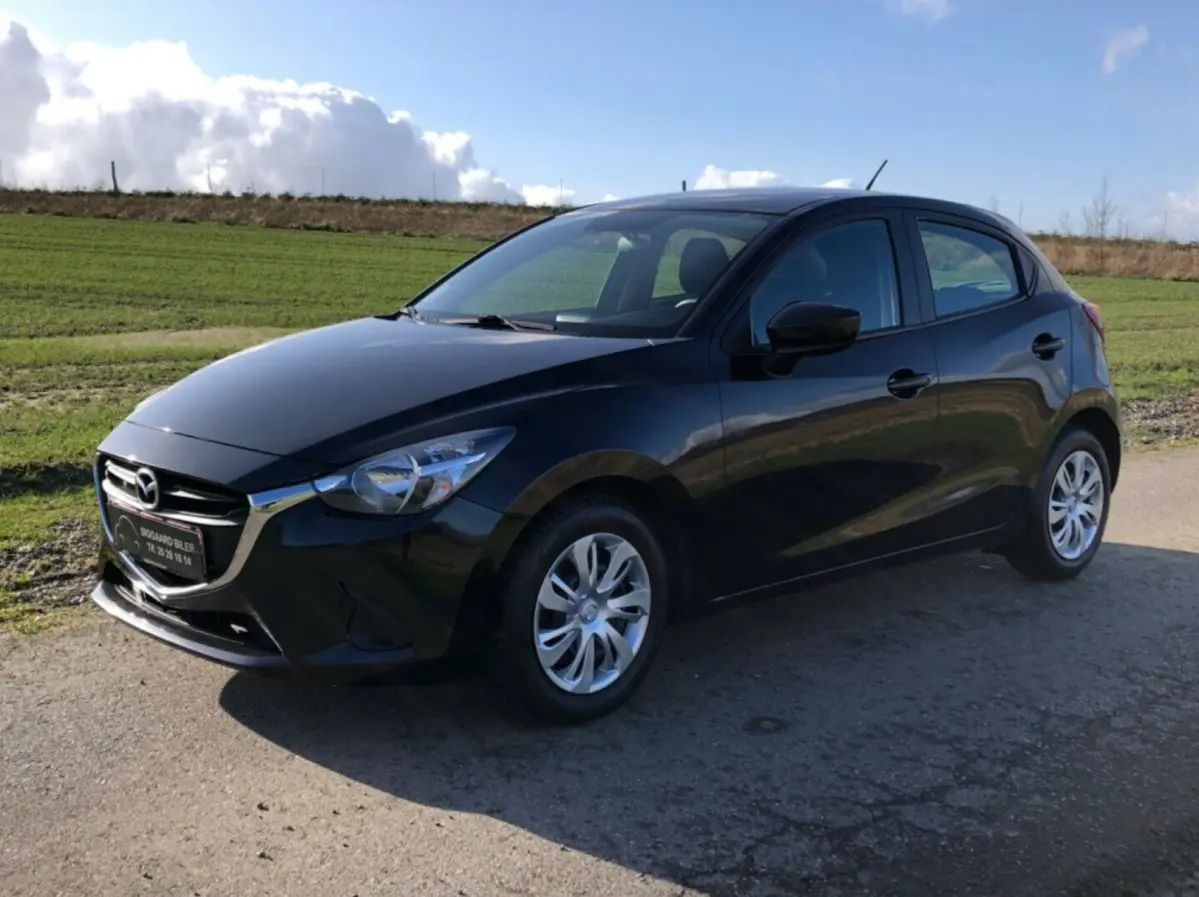 Denne meget velholdte bybil af en Mazda 2 findes hos Siggaard Biler i Ry lidt uden for Skanderborg.