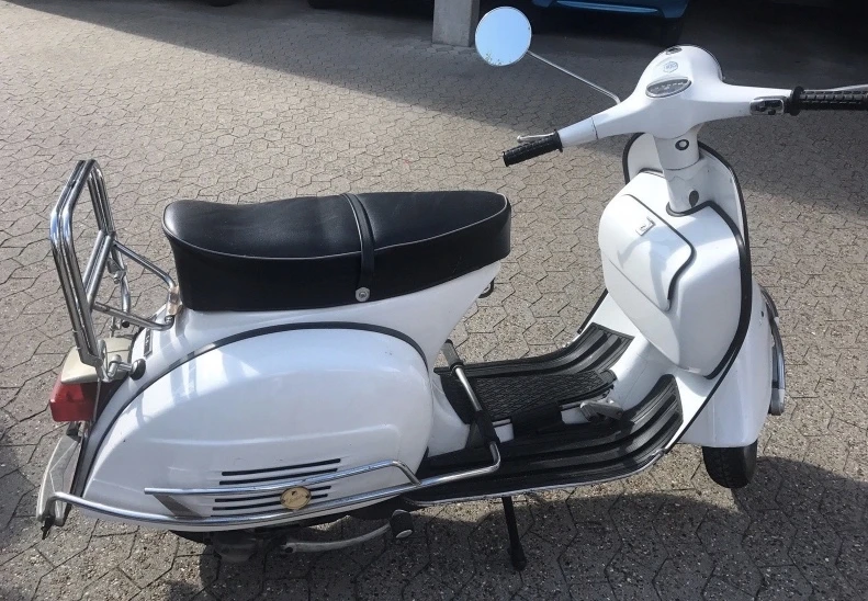 Der findes et pænt udvalg af velholdte Vespa'er til salg på DBA. Den her er fra 1977 og har kørt 57.000 kilometer.