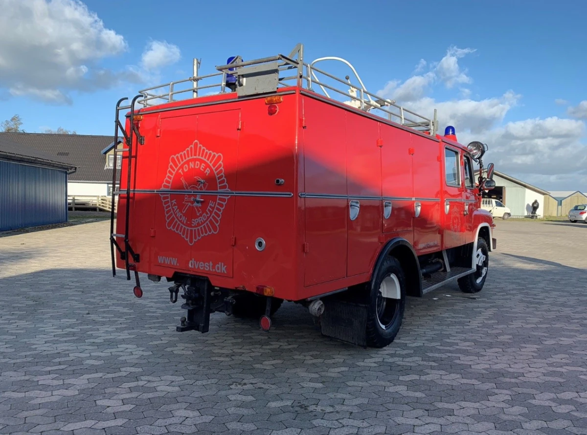 Den helt specielle Mercedes Unimog brandbil fra Tønder Brandvæsen, årgang 1969 er lidt af en ener. Der findes nok ikke mange magen til, om muligt nogen, for den har været passet ekstraordinært godt på. Også selvom den snart har 50 år på bagen