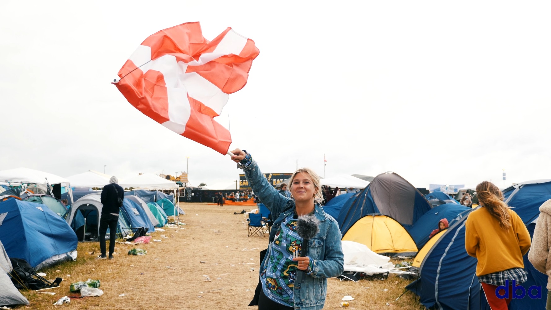 VIDEO: Se hvad kold Cola kan byttes til på Roskilde Festival