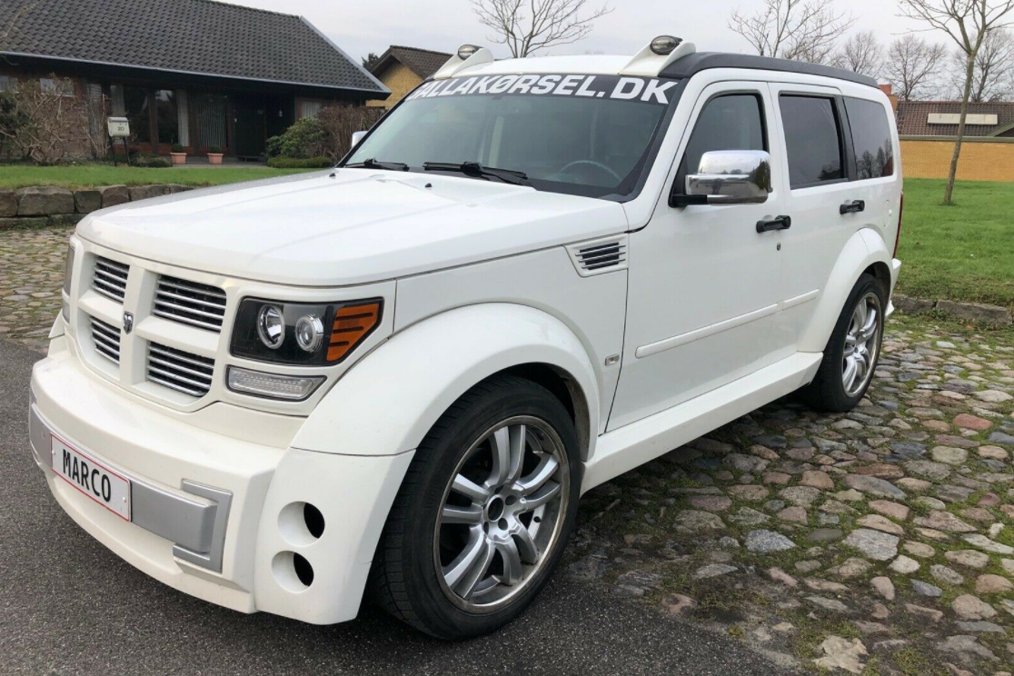 Denne opsigtsvækkende Dodge Nitro sælges af Bo fra Brøndby til 125.000 kroner.