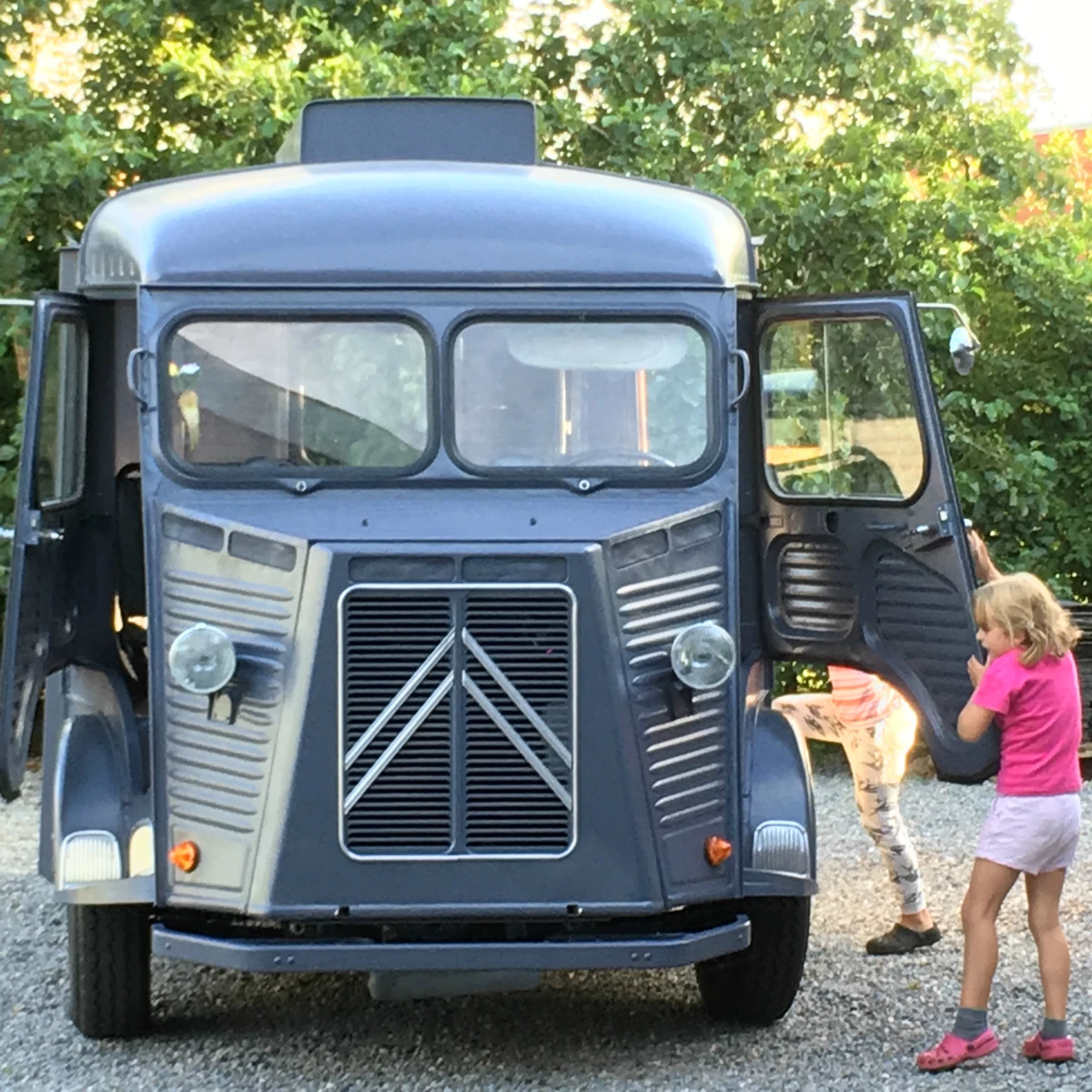 Da Finn og Mette skulle køre bilen hjem til dem selv over Storebæltsbroen, var den ved at blæse ud over vandet