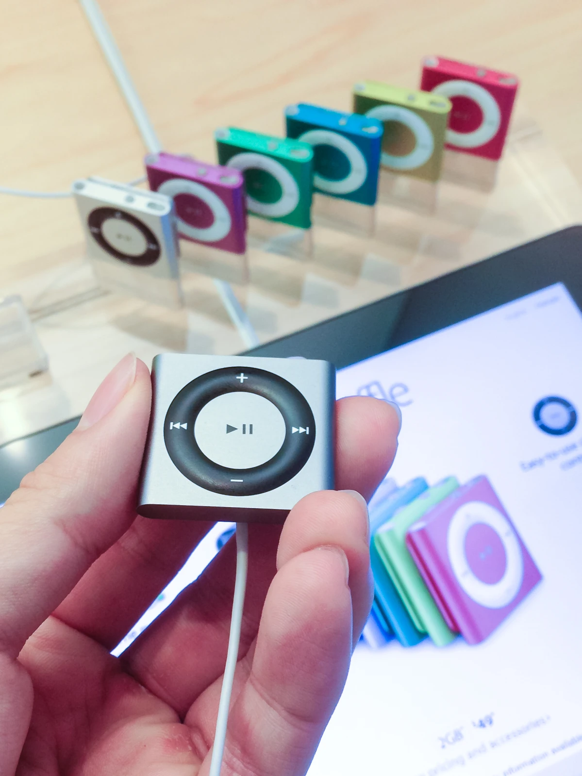 IPod Shuffle er udgivet i fire generationer, og deres værdi på brugtmarkedet nu er meget forskellig alt efter hvilken model, du har. og i hvilken stand den er i