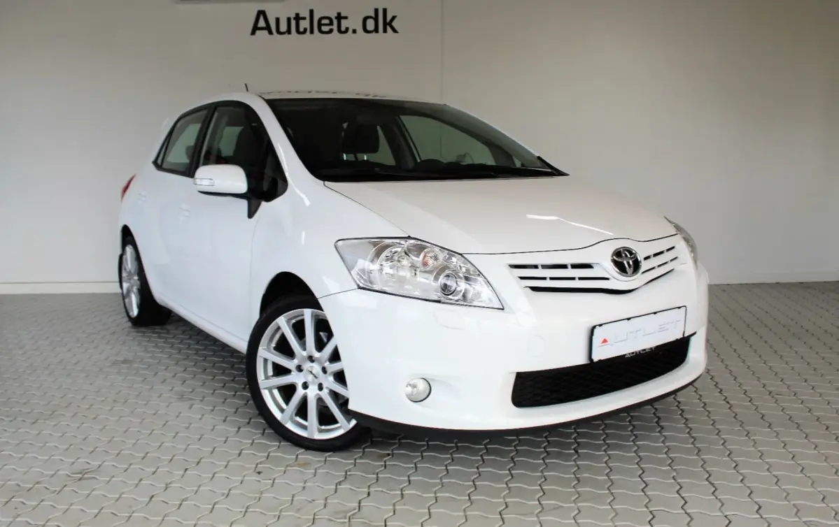 Denne fikse Auris fra 2011 står til bare 84.500 kroner hos Autlet i Hammel.