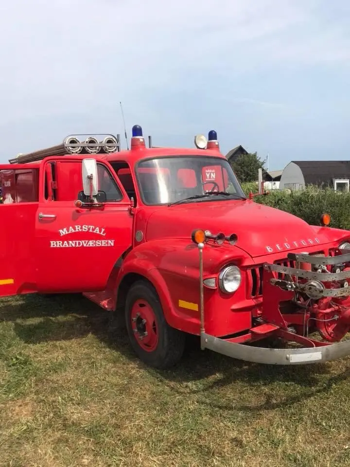 Den flotte Bedford Brandbil står lige så flot, som da den forlad Ærø for 26 år siden.