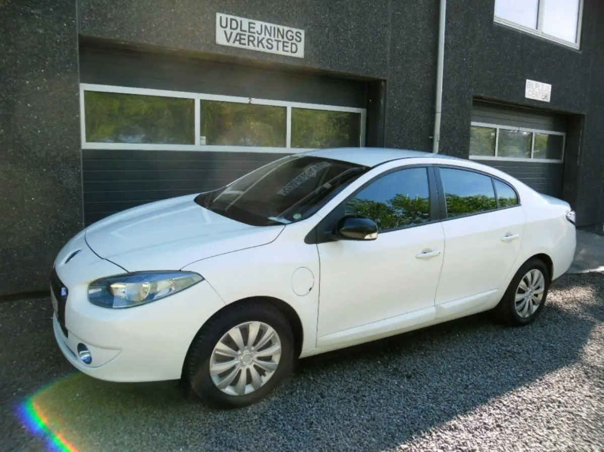 Det er Engros Biler i Holsterbro, der sælger DBAs umiddelbart eneste Renault Fluence.