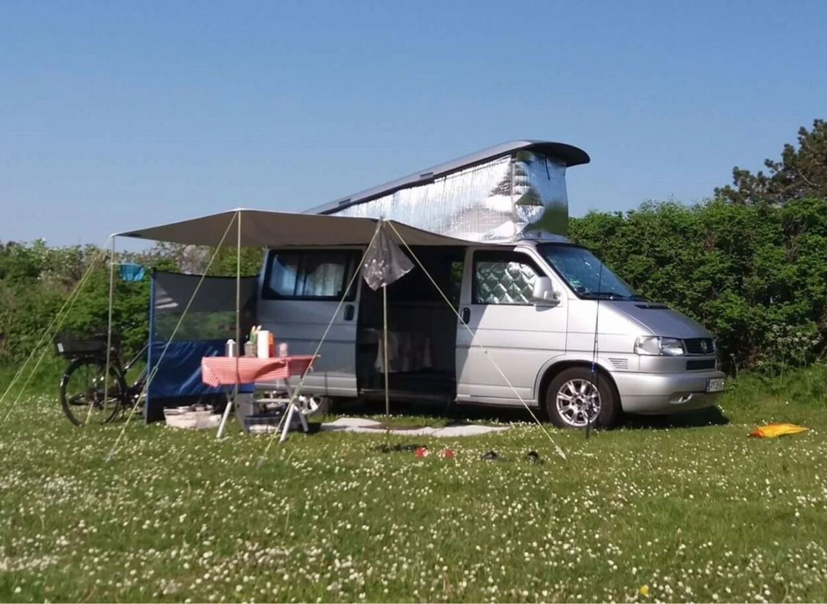 René fra Værløse sælger sin autocamper, som du kan se her på billedet, til 92.000 kroner. Det er en VW T4 California fra 1993