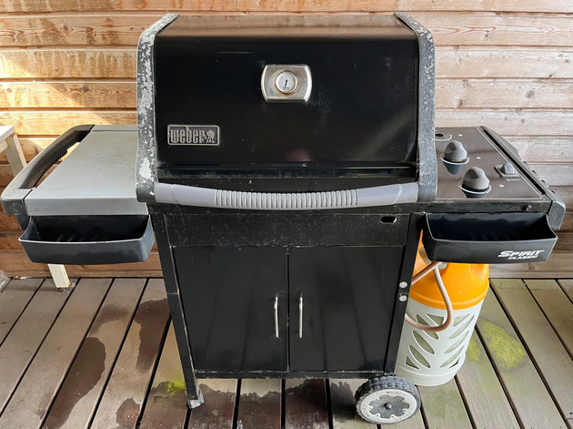 I april sidste år var grill det 12. mest trendende ord. Lige nu har Mogens fra Kolding denne Weber gasgrill til salg på DBA for 300 kroner.