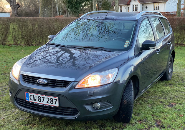 Lasse fra Slagelse vil gerne sælge denne Ford Focus 1,6 TDCi 90 Titanium i gråmetal videre til en ny ejer. Den er fra 2010, nysynet og har kørt 263.000 kilometer. Han vil have 30.500 kroner i bytte for den.