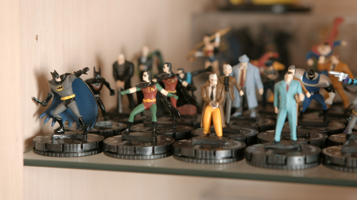 Selvom Palle har spillet Heroclix utallige gange, kan han stadig ikke huske betydningen af de forskellige farver spillepladen er inddelt efter.