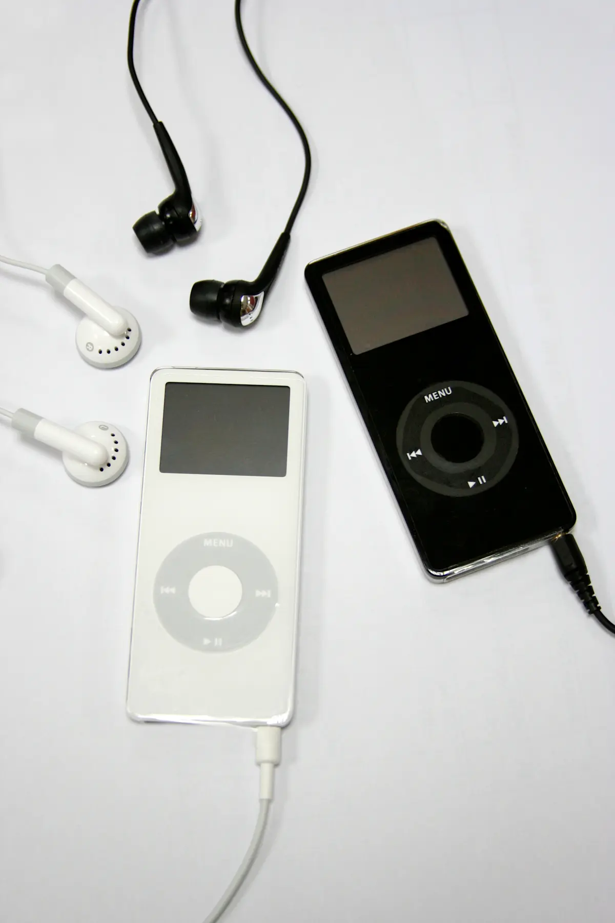 For få år siden stoppede Apple produktionen af iPod Nano og Shuffle, hvilket fik de små MP3-afspillere til at sige i værdi