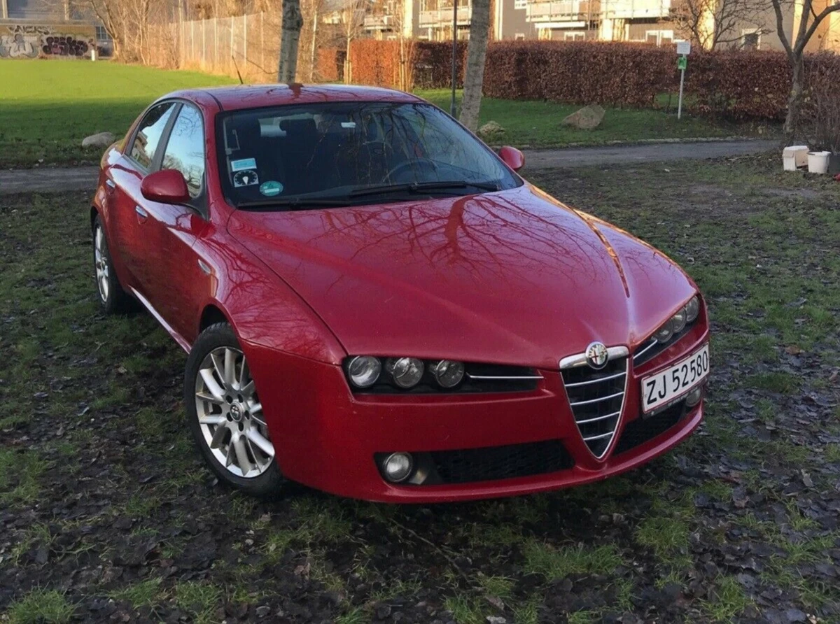 Jens fra KBH K sælger denne Alfa Romeo 159 2 på DBA lige nu. Bilen koster 55.000 kroner og kører på Disel. Den er fra 2008 og har kørt 332.000 kilometer