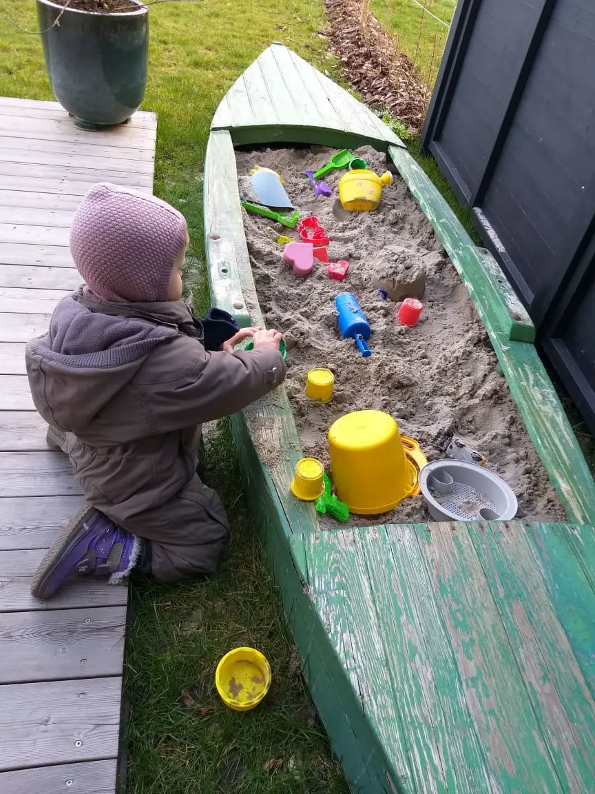 Jagtbåden i sig selv er ikke nok - glem ikke sand og legetøj, og så lover jeg, at din barn får en fest