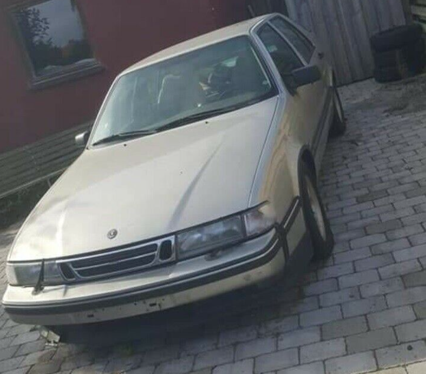 Sådan kan en flugtbil også se ud! Frisk fra banken koster denne Saab 9000 bare 10.000 kroner. Sælges af Thomas fra Hedehusene.