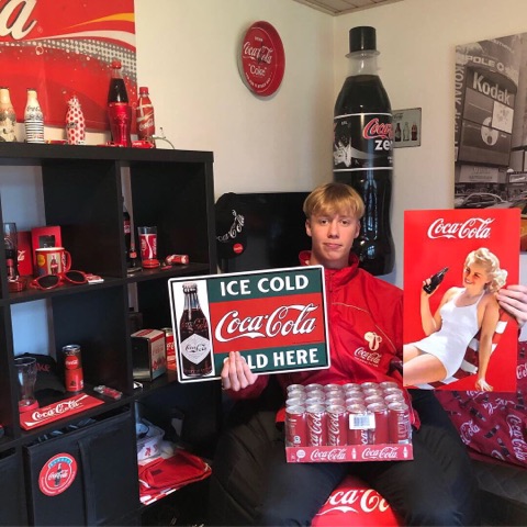 Se billederne: 15-årige Anders samler på Coca Cola!