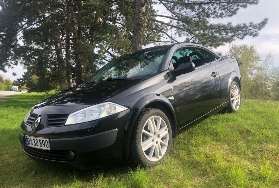 Fransk design, hård kaleche og skarp pris. Denne Renault Megane Cabriolet sælges af Joe fra København for 42.500 kroner.