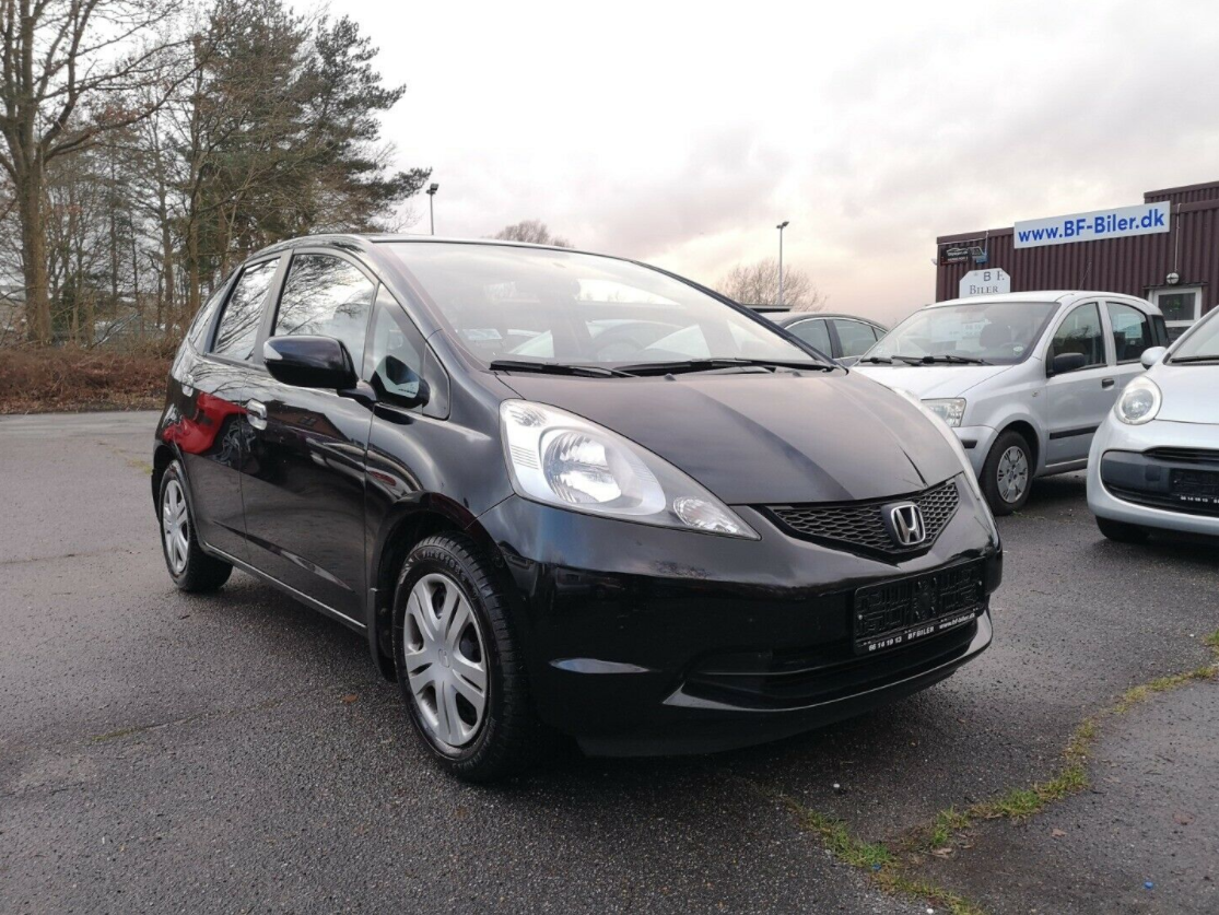 Fin Honda Jazz med kun 116.000 på klokken. Sælges af forhandleren BF Biler i Odense til 59.800 kroner.