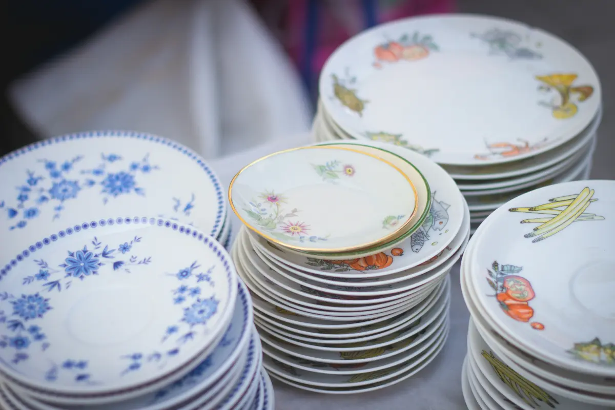 Vintage porcelæn i lange baner finder du ofte i genbrugsbutikkerne