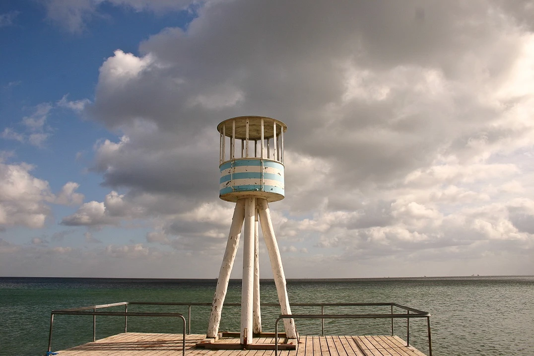 Badetårnet på Bellevue-strand nord for København. Og det er her, de er dårligst til at genbruge. I hvert fald viser DBAs undersøgelse, at Nordsjælland er dem, der køber og sælger færrest brugte ting.