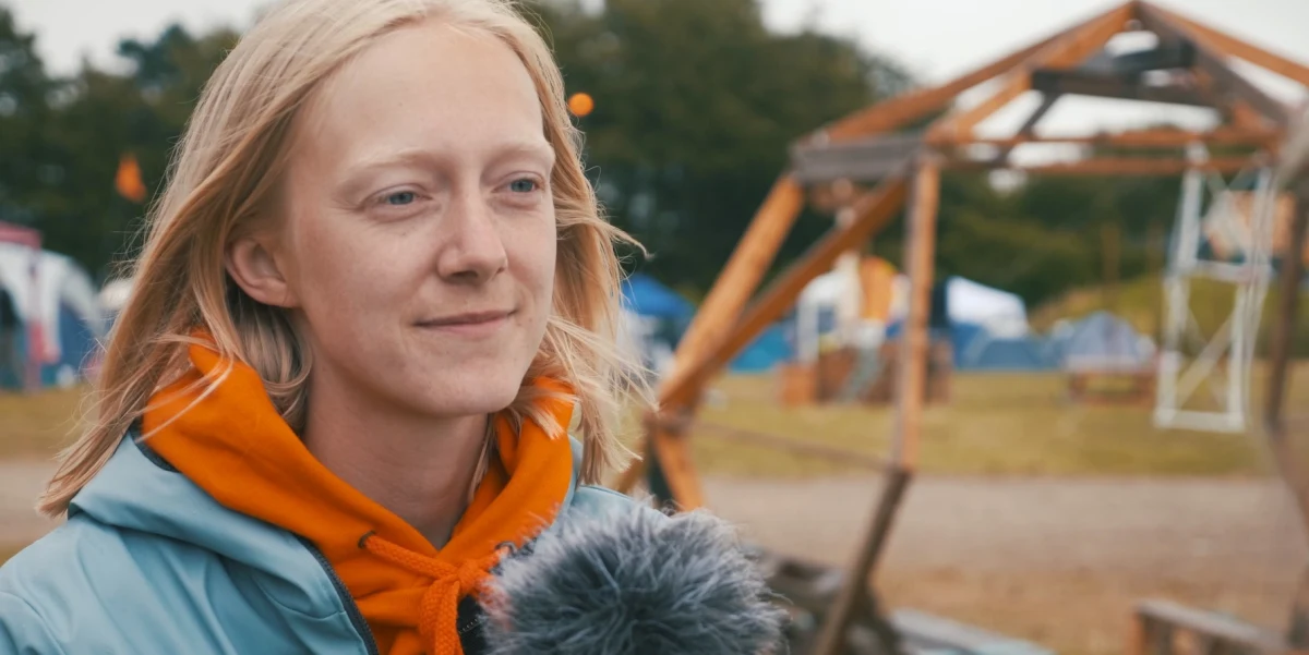 Ida er projektleder på 'Leave no trace'-området, og fortæller, at der er særligt én ting, "beboerne" i området har liiidt svært ved at få sig selv til at tage med hjem fra festivallen igen