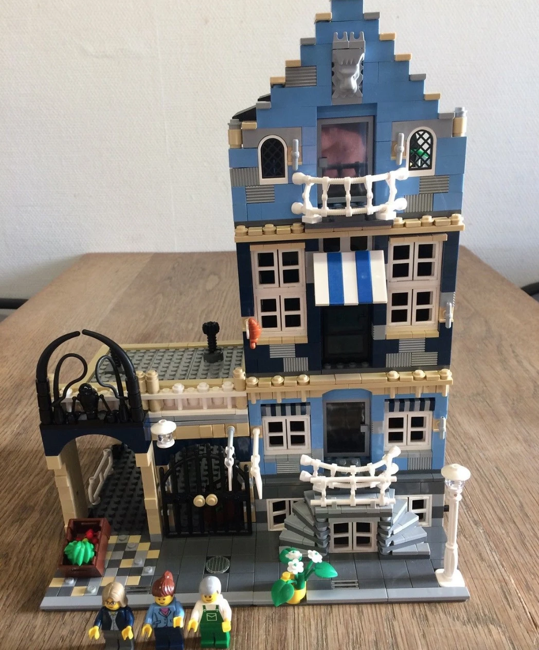 Du skal til Dragør, hvis du vil have fat i dette Lego Exclusives hus, som Jean har til salg lige nu på DBA. Sættet hedder ’Market Street’, og du skal punge ud med 3.800 kroner, hvis det skal blive dit