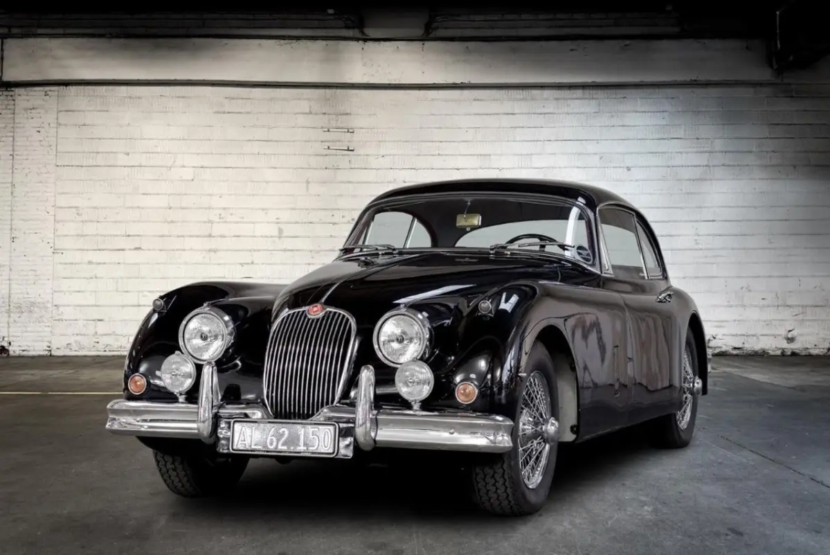 Er dit veteranbilsbudget lidt højere, kan du købe denne Jaguar XK150, der lige nu er den dyreste veteranbil til salg på DBA.