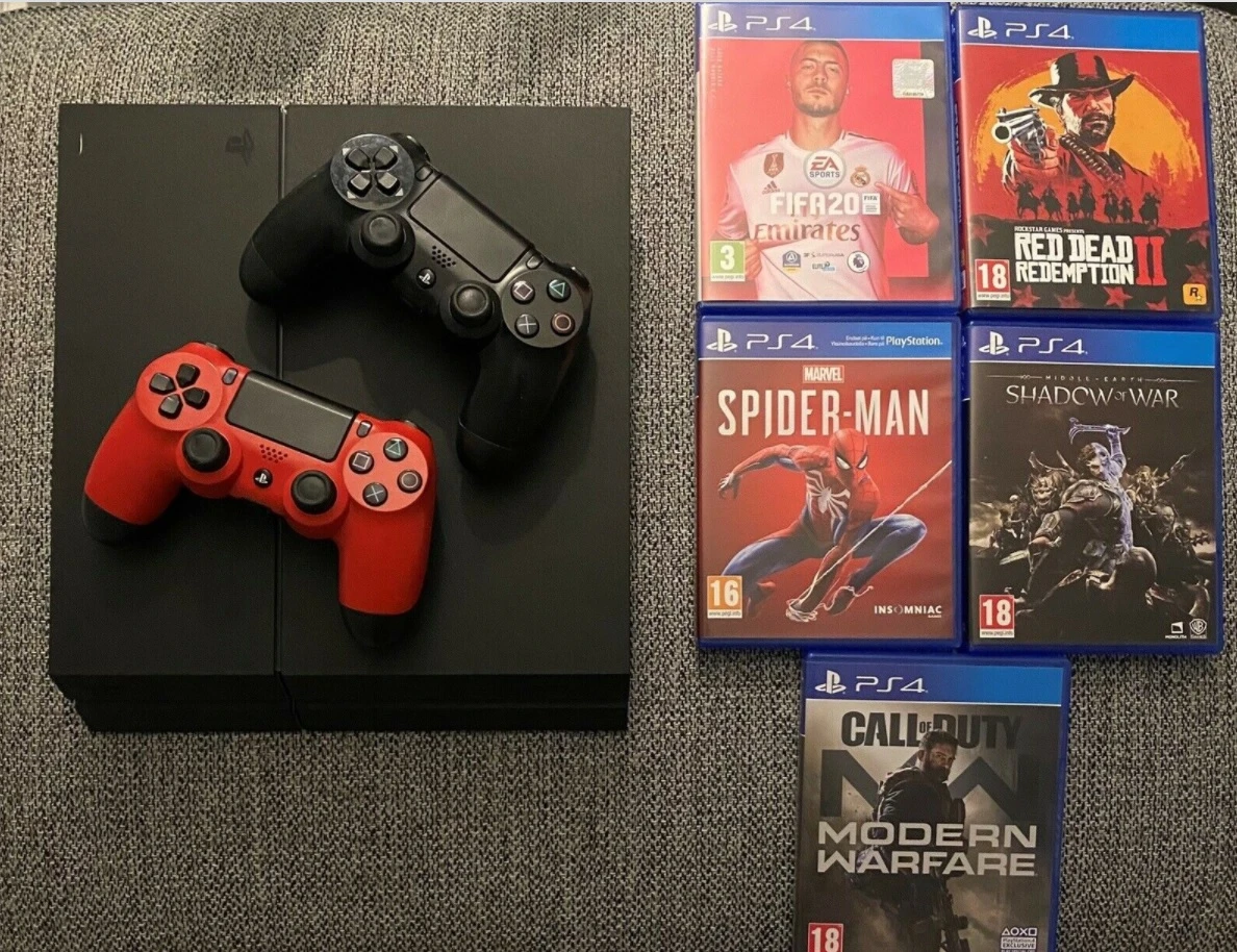 Elsker du at game, kan det være, du er den nye ejer af denne Playstation 4 med tilbehør, som Michael fra Vejle har til salg. Alle disse herligheder har Michael sat til salg på DBA for 1.700 kroner