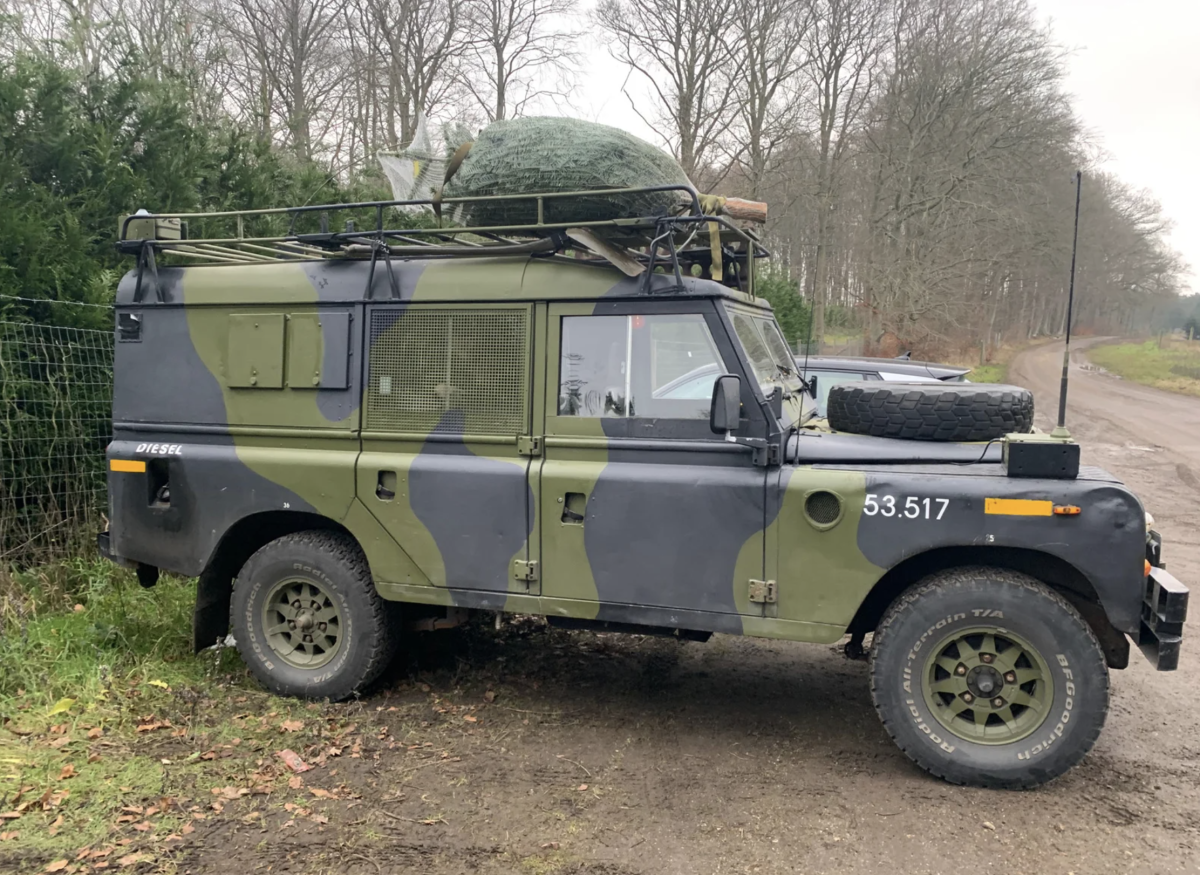 Intet terræn er ufremkommeligt for denne Land Rover, der sælges af Ole i Odense for 49.999 kroner.