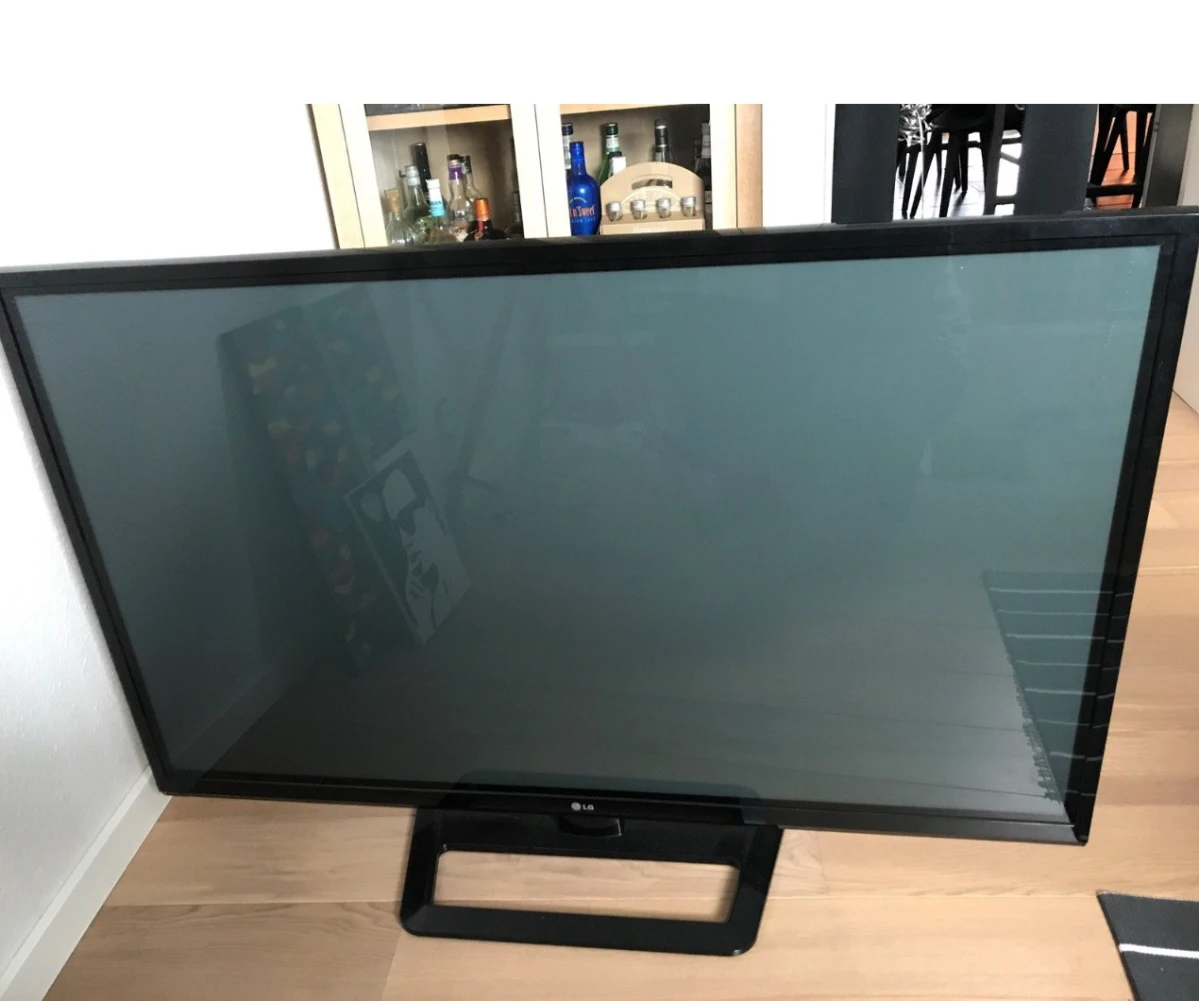 Det her LG-plasma TV  fra 2013 er lige nu til salg på DBA. Plasma er en af de skærmteknologier, der er væk fra markedet. Næste skridt er, at LCD-skærme afløses af OLED.