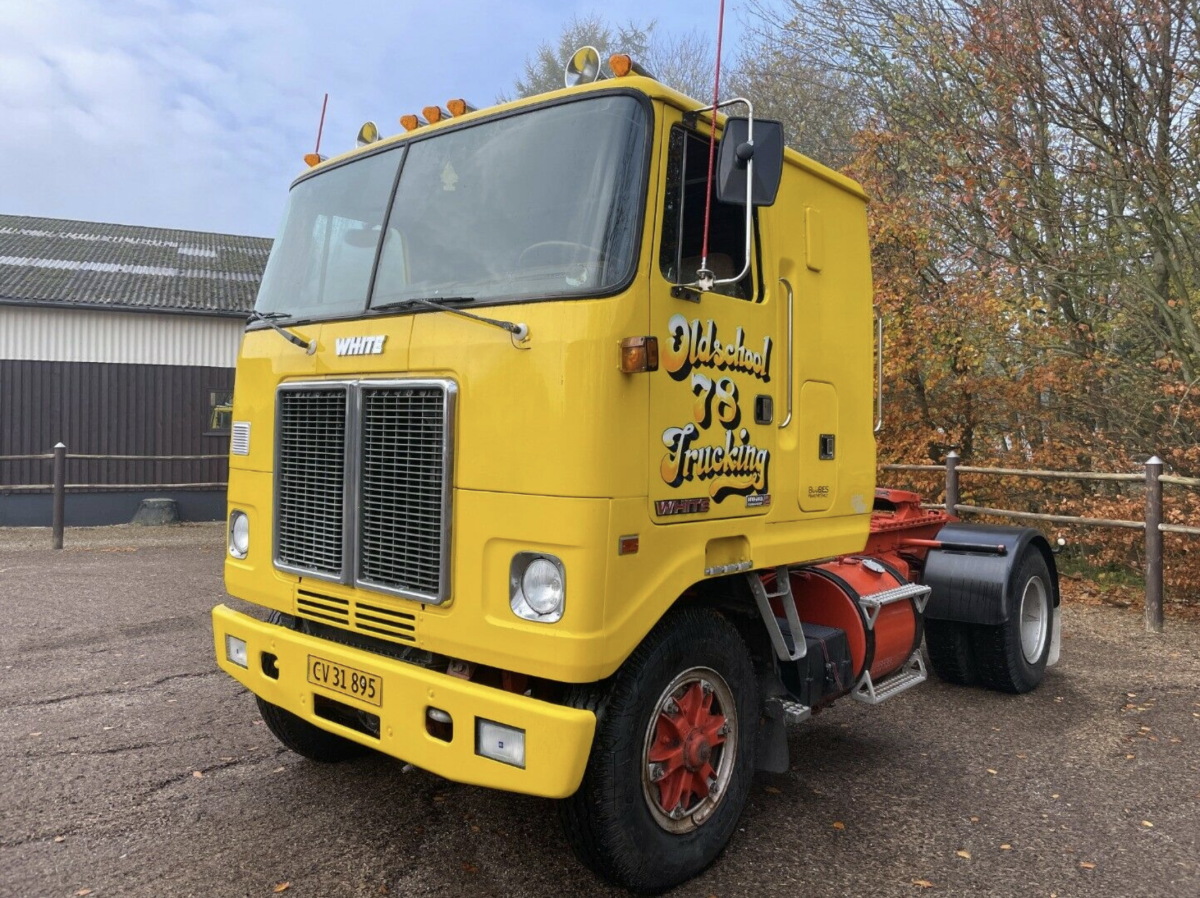 Det er Læborg Autohandel, der sælger denne 'Old School Trucker' for 189.800 kroner.