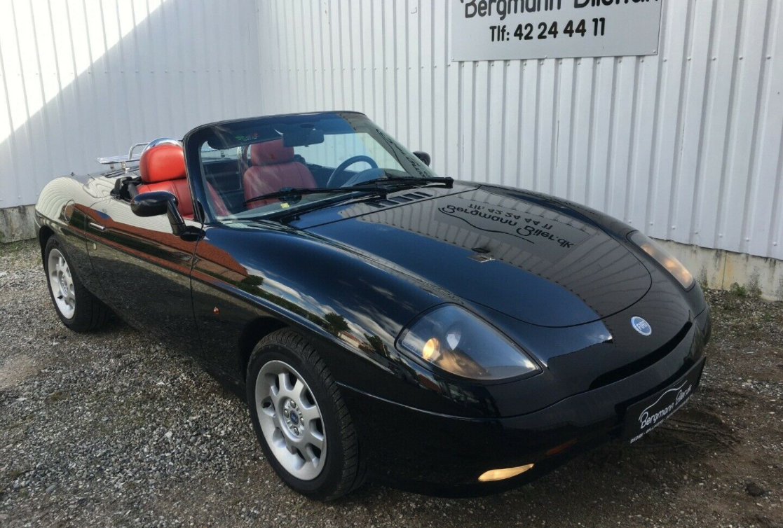 Sí prego! Denne Fiat Barchetta koster 79.999 kroner og sælges af forhandleren Bergmann Biler i Nørreballe.