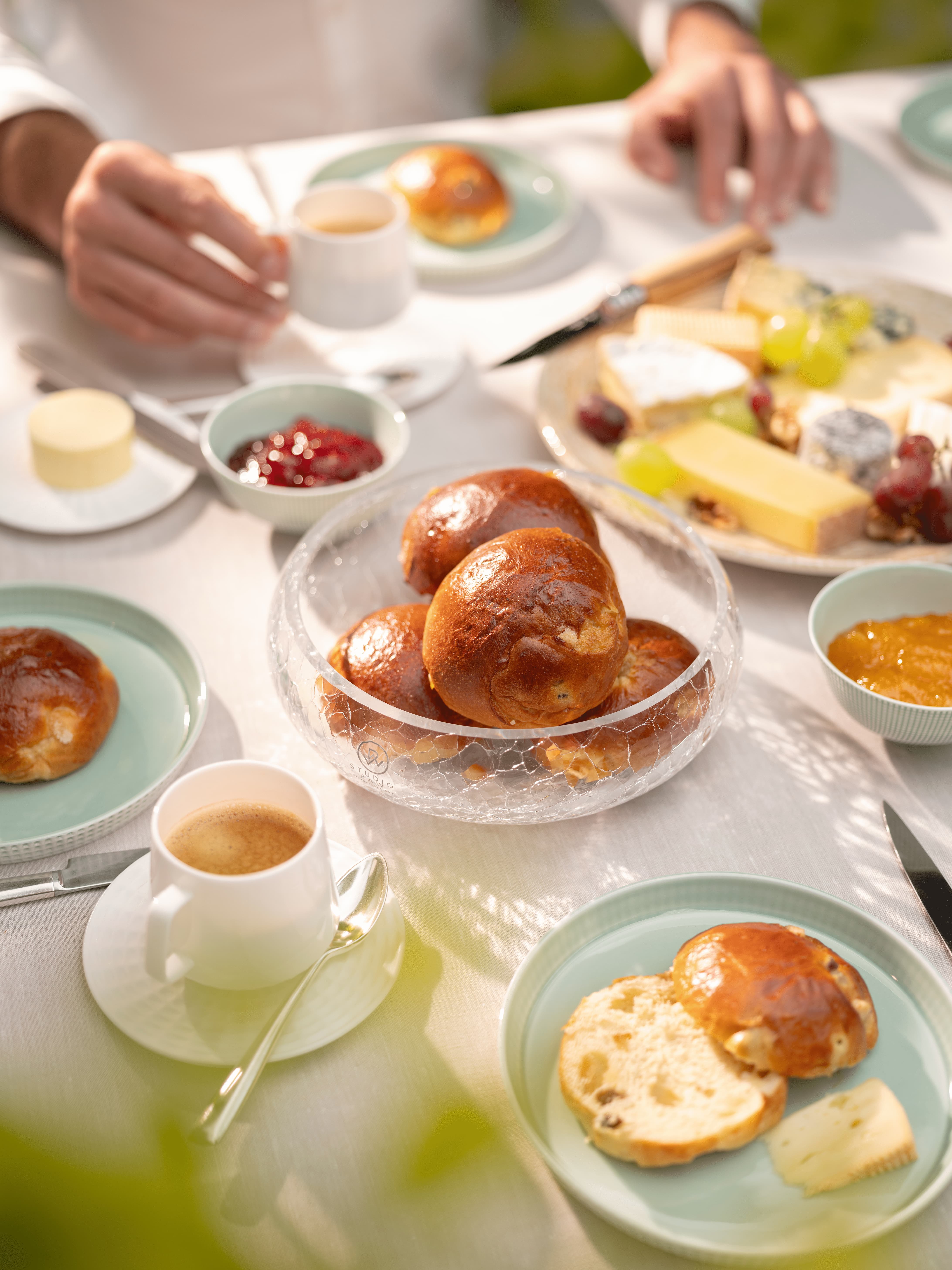 Zoete bolletjes met appelsien en rozijnen