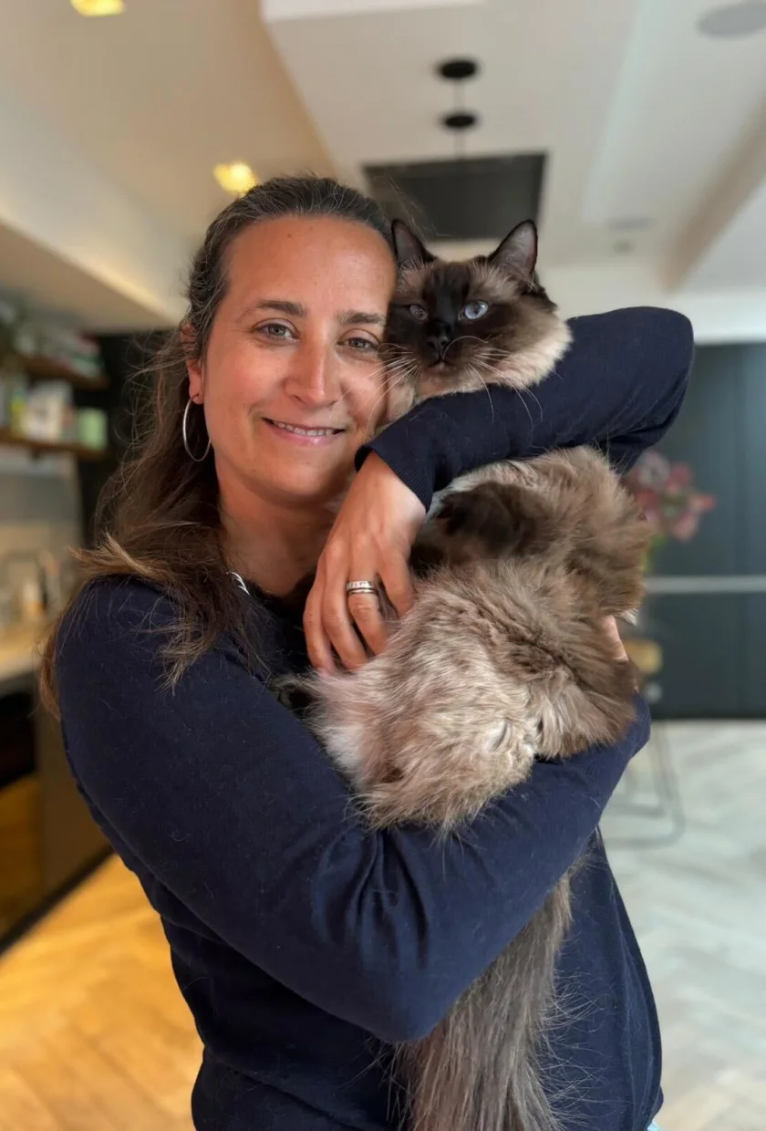 femme avec chat zohra