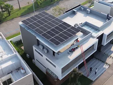 Instalación de 30 paneles solares