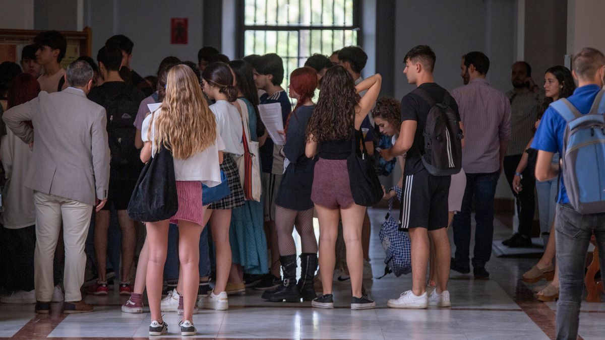 “Mamá, no sé qué carrera estudiar”: cómo ayudar a tu hijo que cursa Bachillerato a elegir su futuro