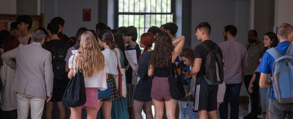 “Mamá, no sé qué carrera estudiar”: cómo ayudar a tu hijo que cursa Bachillerato a elegir su futuro