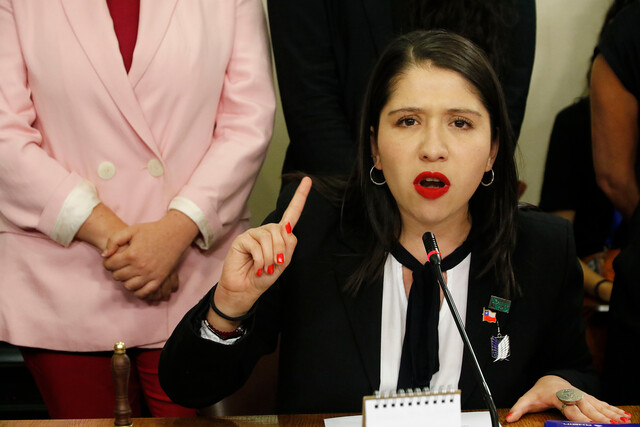 Diputada Veloso dispara contra Republicanos: “El patriotismo se lo meten por donde les cabe”