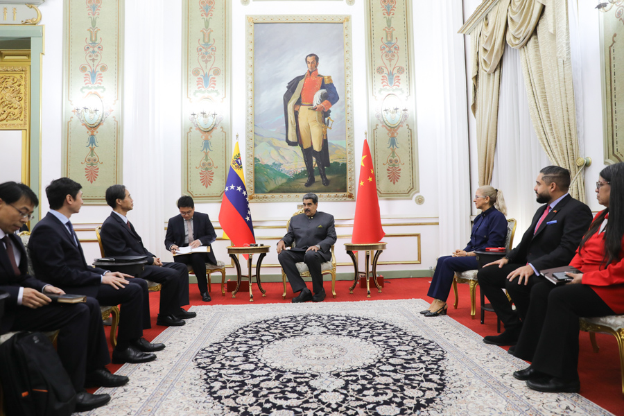 Presidente Maduro recibe delegación del Partido Comunista de China