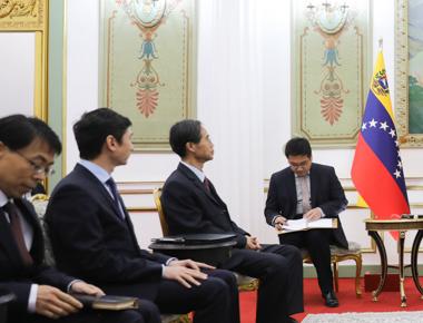 Presidente Maduro recibe delegación del Partido Comunista de China