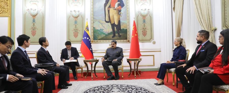Presidente Maduro recibe delegación del Partido Comunista de China