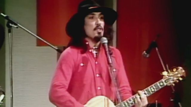 Con 29 años: Un joven Negro Piñera cantando alegremente en Sábados Gigantes de 1983 | 13.cl