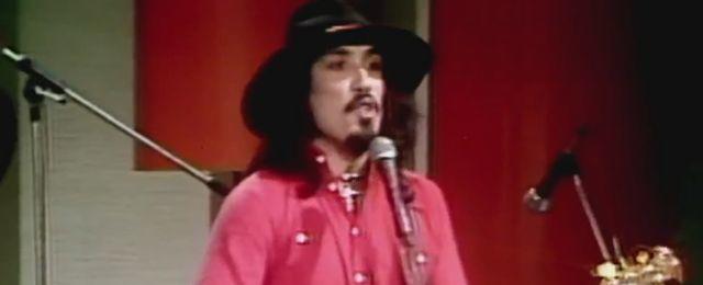 Con 29 años: Un joven Negro Piñera cantando alegremente en Sábados Gigantes de 1983 | 13.cl