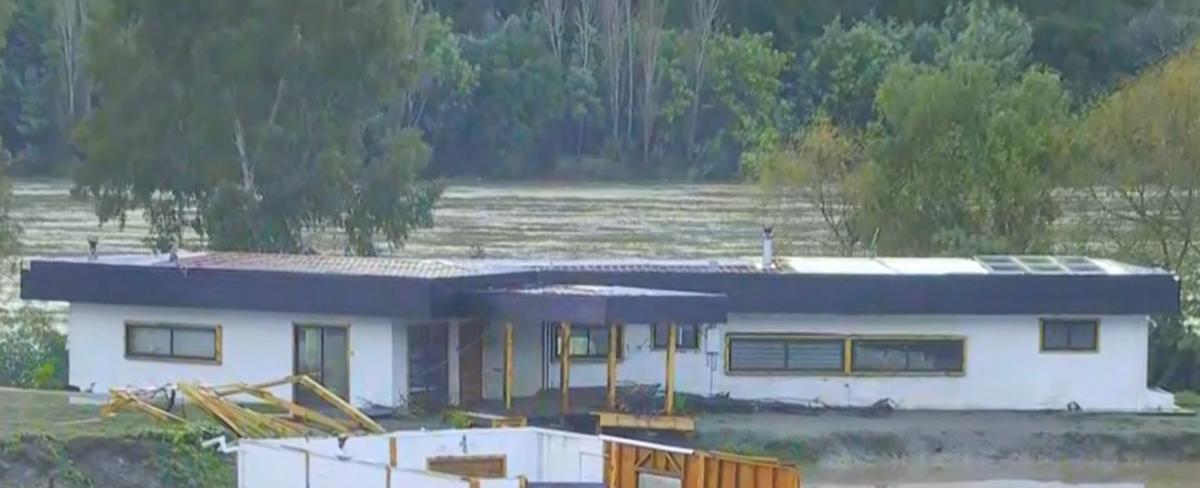 Casas quedaron sumergidas por el Río Maule en Constitución