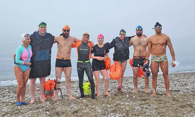 Con mucho entusiasmo nadadores magallánicos viajan al Mundial de Aguas Frías en Argentina