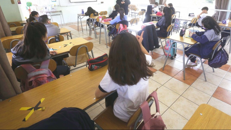 Denuncian operativo de salud con tocaciones y videos para adultos en escuela de Talcahuano